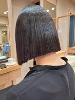 ヘアサロンアンドヘアメイクディー(hair salon hair make D)&nbsp;仙台D　ワンレングスパッツンボブ大人ミディアム梅雨対策style