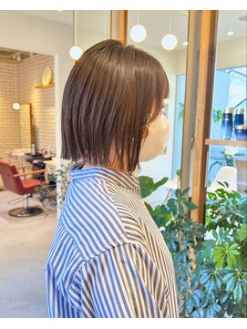 ビアノバ(via nova) 赤みを押えたオリーブカラー