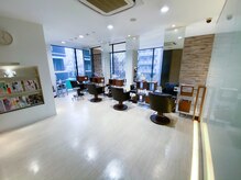 ウィル 都島店(WiLL)の雰囲気（都島エリア唯一の2階建サロン。隣の席との間隔もゆったりめです）