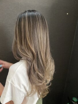 ライズ バイ レボ(RISE by REVO) 大人かわいい/レイヤーロング/グレーベージュ/前髪パーマ/我孫子