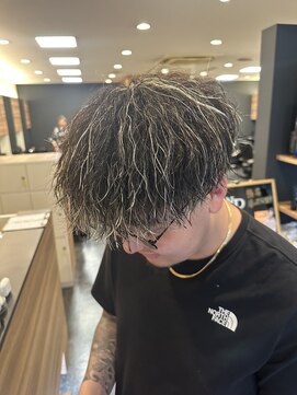 男を磨くメンズサロン オム グランド(HOMME GRAND) ホワイトメッシュ×ツイストスパイラルパーマ