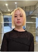 抜きっぱなしブロンドボブ顔まわりレイヤーボブ切りっぱなしボブ
