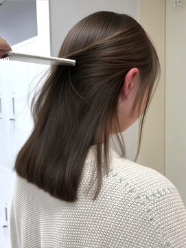 ロイオブジゼル(roi of GiseL) セミロング レイヤー オリーブグレー 赤み消しカラー 透明感