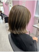 オリーブベージュ