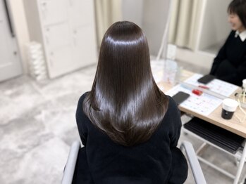 アウラ 近鉄八尾駅前店(Aura)の写真/極めたレイヤーカットの技術を大阪に。技術力の高いStylistが創る似合わせカットで大人上品に♪