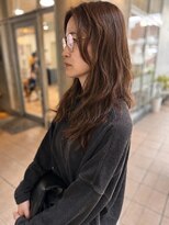 フロラクロマ 上通NEWS裏(FLORACHROMA)&nbsp;ツヤ感ブラウン×ほつれ感カールで魅せるロング