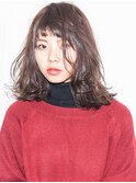 淡いベージュで透け感ミディ
