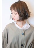 軽い束間の小顔ボブ