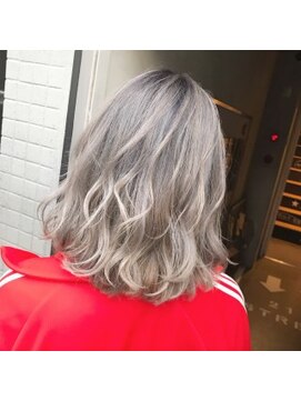 ジーナ(XENA) ホワイティグレー