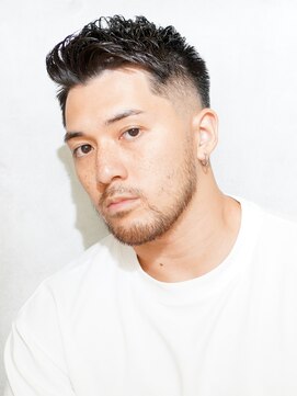 にもう アップバングベリーショート　スキンフェード