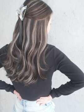 マリアナ(Mariana) ハイライトショートヘアレイヤーカットダブルカラー