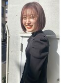 シースルーワイドバングぱつっと切りっぱなしボブピンクカラー