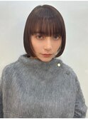 シンプルボブで魅せる大人のモード感スタイル