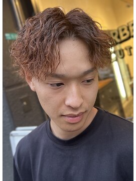 スワッグバーバースタジオ(SWAG BARBER STUDIO) センターパートツイストスパイラル