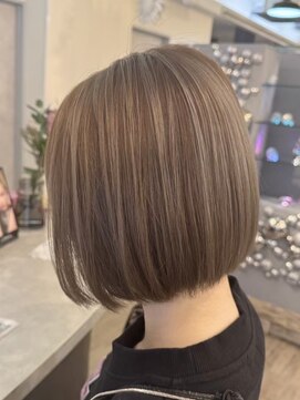 ヴィサージュバスク(VISAGE ba.s.k) ハイライトで作る透明感カラー