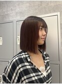 ボルドー×小顔に見えるぱつっとボブ