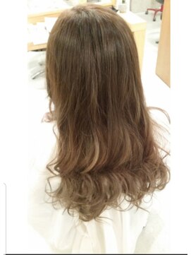 アルベリーヘアーアンドスパ 掛川中央店(ALBELY hair&spa) 柔らかくみえるグレー×ベージュ