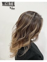 アンダーバーホワイト 西宮店(_WHITE) 白髪ぼかし　バレイヤージュ　デザインカラー