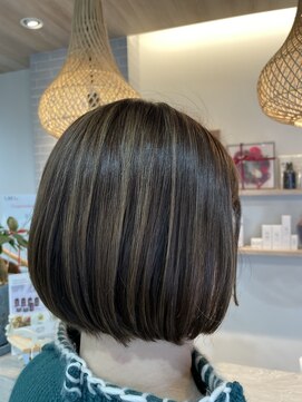 ラキ(Laki) 3Dハイライト白髪ぼかしアッシュbeige