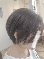 ニコル(Nicole) 女性らしさ残すショートボブ
