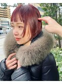シンプルBOBにちょっぴり個性的なラズベリーレッドカラー