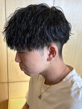 ヒュイル バイ ニアウ(Hwyl by Niau) メンズマッシュパーマツイストスパイラルパーマニュアンスパーマ