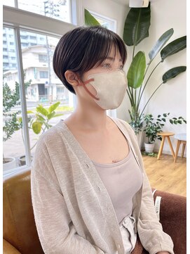 コムヘアー(COM HAIR) 耳かけショート。