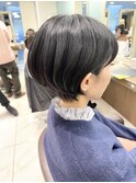 黒髪でもかわいい耳掛けショートボブ