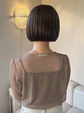 タヴィ(Tavi) コンパクトボブの透明感グレージュ/ミニボブ/フェイスレイヤー