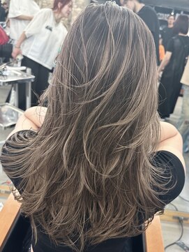 エトワール(ETOILE) 外国人風バレイヤージュ/レイヤーカット 三ノ宮/元町