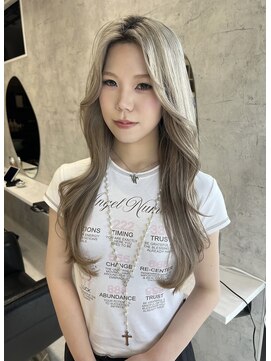 髪屋 紬 レイヤーカット 韓国ヘア ホワイトベージュ