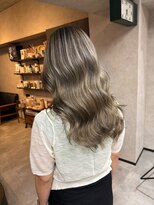 サニー 渋谷(SUNNY)&nbsp;バレイヤージュ、ハイライト、レイヤーロング、グレーベージュ