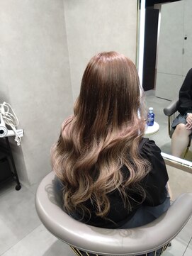 ニーナ ビューティーサロン(NINA Beauty Salon) ハイトーンロングヘア