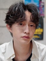 ライラ(Lyla)&nbsp;シャープな流れるフェザーパーマ