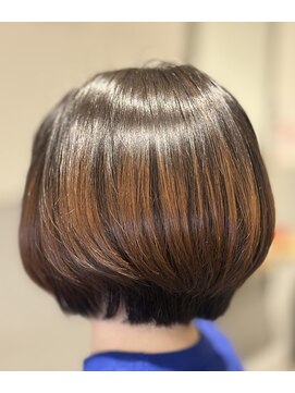 アンジー(Angee) 浮きやすい襟足も、ヘアリセッター＋カットでおさまるスタイル
