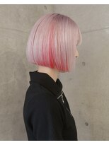 オーオシカシカスペース(OOO YY Space) 切りっぱなしボブ×ホワイトと赤のアンブレラカラー
