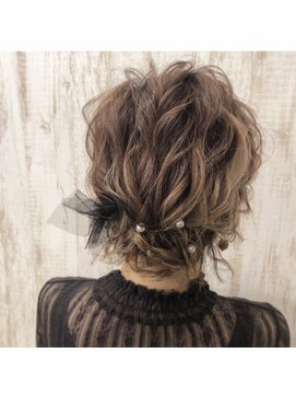 ヘアメイクアート(Hair make Art) ショートでもできるアップスタイル☆シニヨン／パール・チュール
