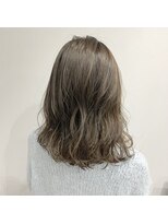 レイドバック(LAID BACK)&nbsp;【LAIDBACK代官山】ハイライトをミックスしたグレージュカラー