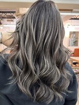 ヨロ 小岩(YOLO) ハイライトカラーミルクティーベージュケアブリーチダブルカラー