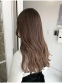 柔らかいミルクベージュ