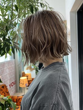 ルーヴェ(LOWE) 能瀬　2 グレージュハイライトに切りっぱなしミニボブ