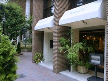 ナック ウメダ(knack UMEDA)の雰囲気（カラフルでお洒落なインテリアの店内♪[ダブルカラー/縮毛矯正]）