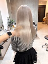 イル(ill)&nbsp;ホワイトベージュ ブロンド ブロンドベージュ