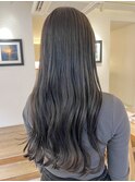 透明感アッシュグレージュロング