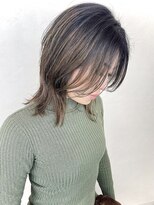 リサ グランシェ(RISA granche)&nbsp;レイヤー似合わせカット　ハイライトカラー