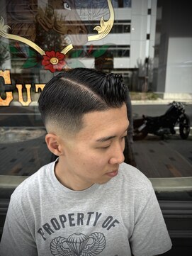 フォーコーナーズ(Four Corners) サイドパート/スキンフェード/バーバー/刈り上げ