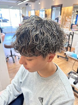 グート ヘアーメイク(gut HAIR MAKE) メンズ　波巻きパーマ　メッシュ　ハイライト　ホワイトメッシュ