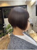 刈り上げ前下がりショート　