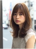 大人かわいいミディアムレイヤーフェミニン