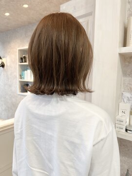キャアリー(Caary) 福山市美容室Caary人気 くすみベージュ外ハネ切りっぱなしボブ